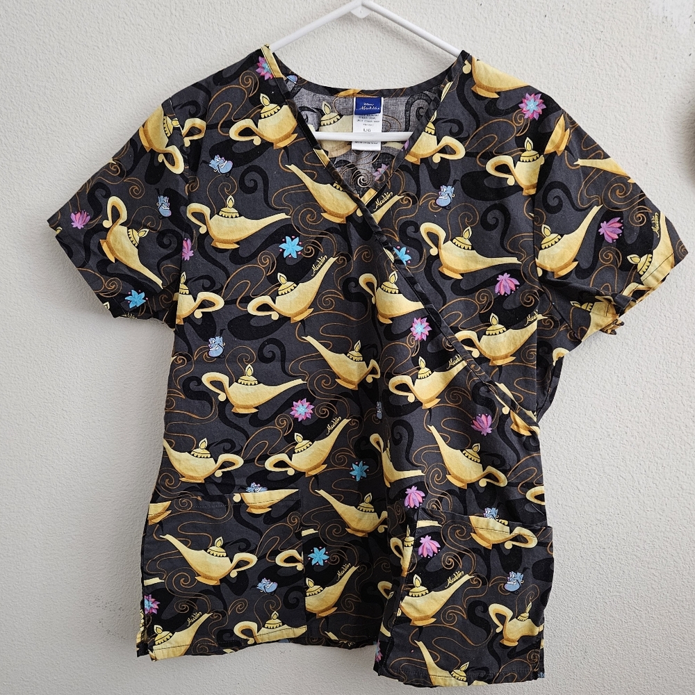 Scrub top Disneys Aladdin woman’s Large black yellow genie lamps with blue genie